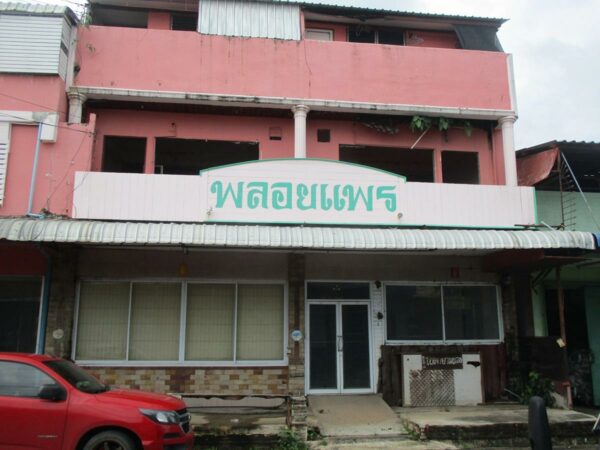 Line building, Yasothon _photo