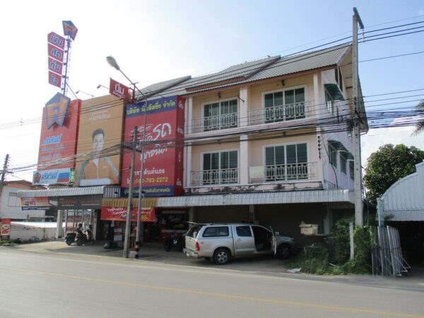 Line building, Lamphun _photo