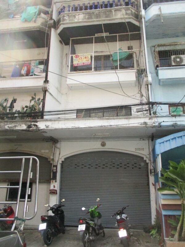 Commercial building, Samut Sakhon _photo