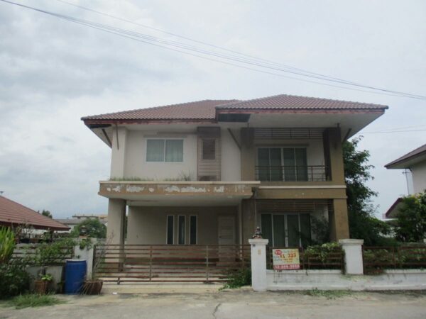 Muang Thong Land and House _photo