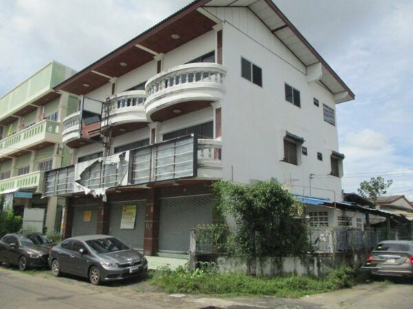 Commercial building, Ubon Ratchathani _photo