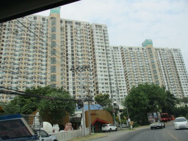 Supalai Park Srinakarin Building _photo