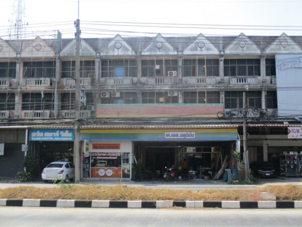 Line building, Nakhon Nayok _photo