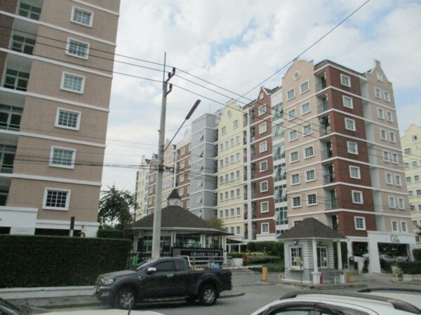 Grand Tulip Condominium Building _photo