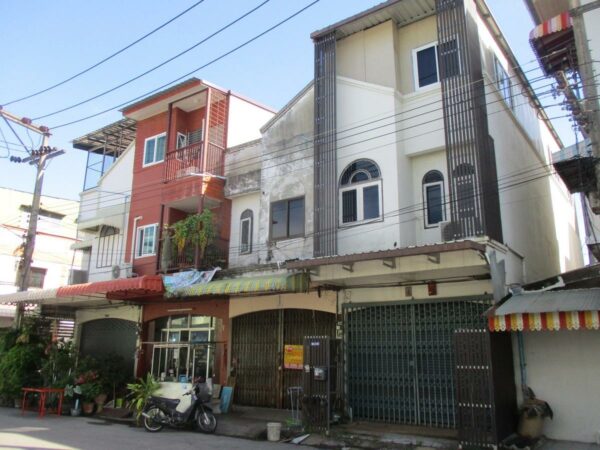 Commercial building, Surat Thani _photo