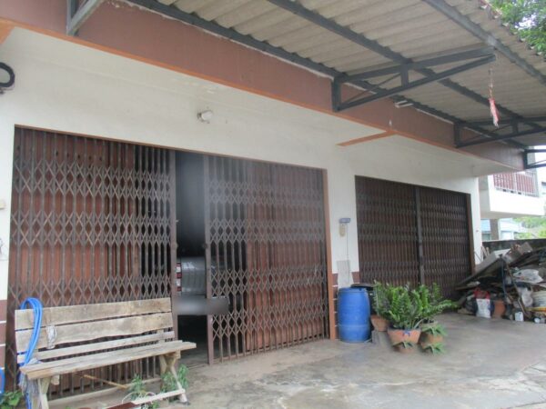 Commercial building, Surat Thani _photo