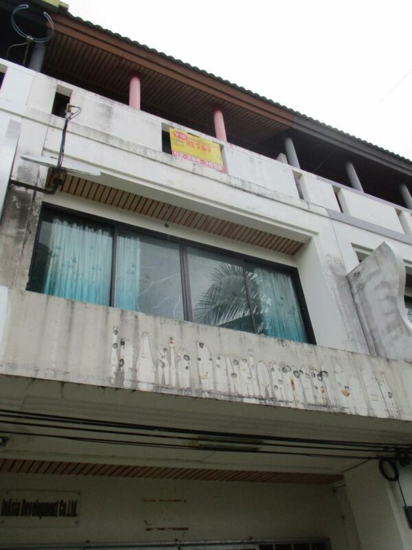 Commercial building, Surat Thani _photo