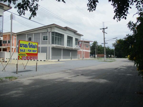 Commercial building, Suphanburi _photo