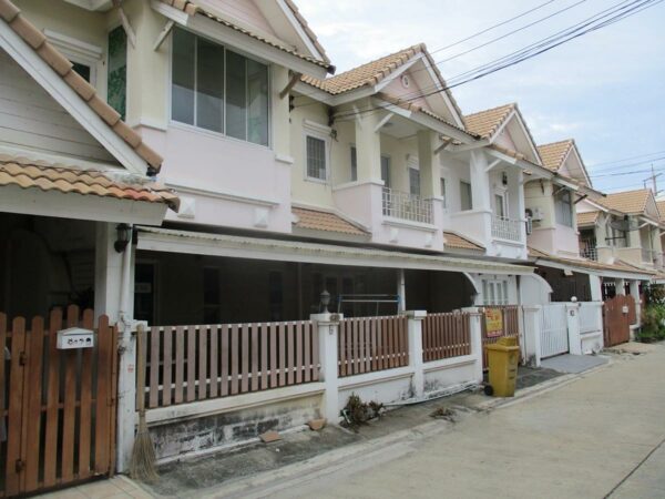 Shady Village, City Home _photo