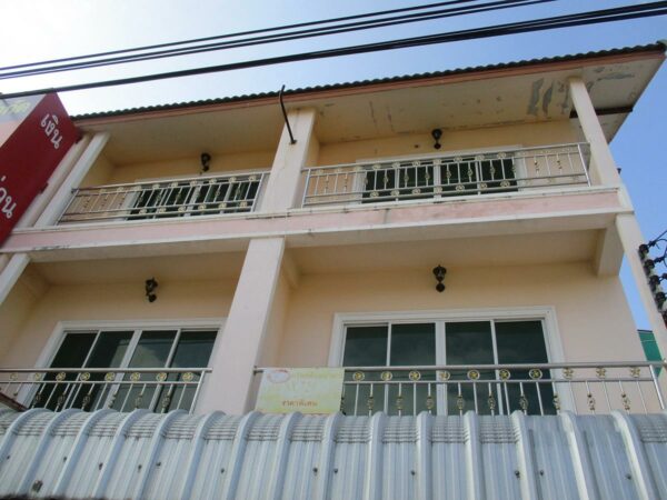 Line building, Lamphun _photo