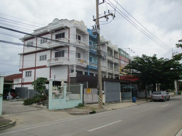 Commercial building, Suphanburi _photo