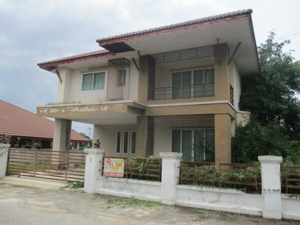 Muang Thong Land and House _photo