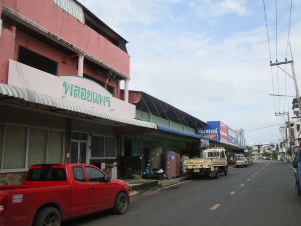 Line building, Yasothon _photo