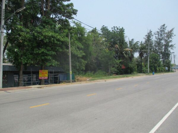 Line building, Kamphaeng Phet _photo