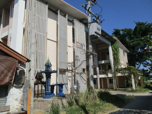 Residential building, Chiang Rai _photo