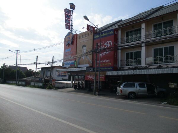 Line building, Lamphun _photo