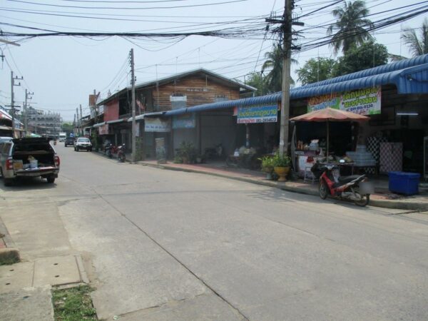 Line building, Kamphaeng Phet _photo