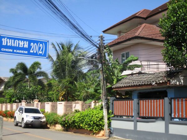 Residential building, Surat Thani _photo