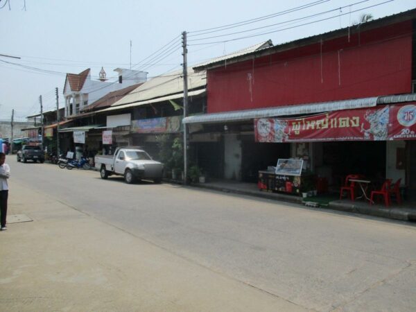 Line building, Kamphaeng Phet _photo