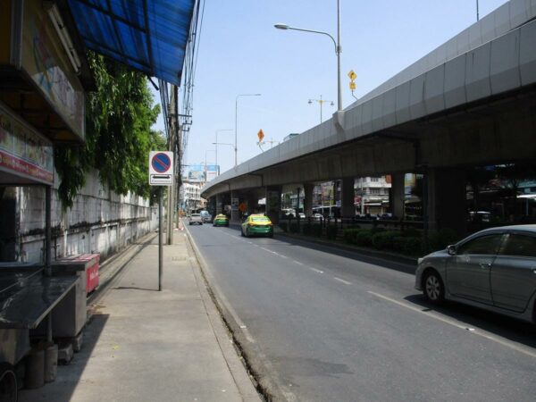 Small building, Nonthaburi _photo