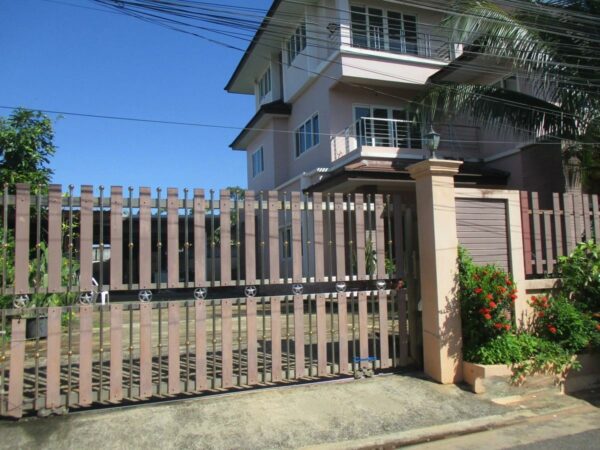 Residential building, Surat Thani _photo