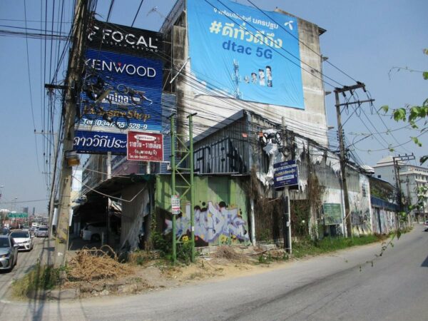 Residential building, Nakhon Pathom _photo