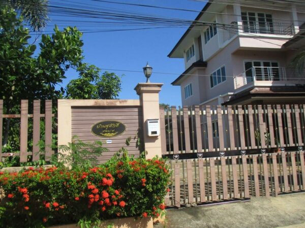 Residential building, Surat Thani _photo