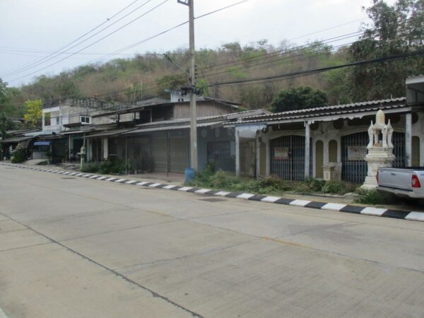 Row house, Kanchanaburi _photo