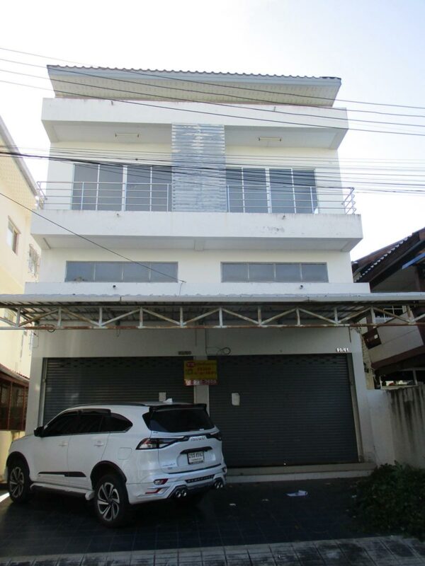 Row building, Rayong _photo